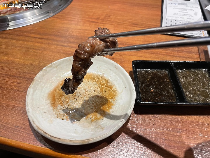【小惡魔好玩兔U】過年一定要大魚大肉的啦~快來上村牧場吃日本和牛燒肉吧!!