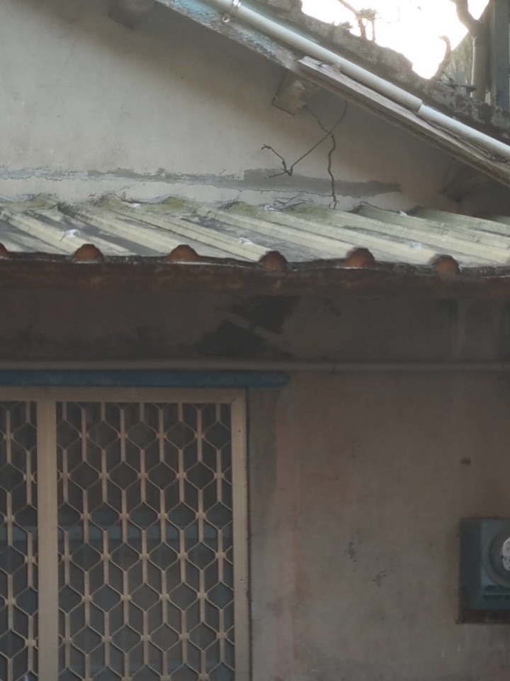 請問半山腰的房子有傾斜現象~~