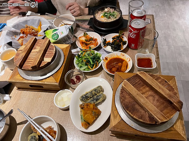 點我看大圖 【小惡魔好玩兔U】大直美麗華 - 豆腐村 Tofu Village 韓式小菜無限續 草莓豆腐冰淇淋是亮點