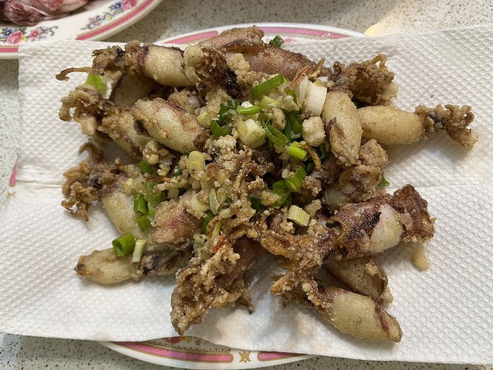 [食記] 長榮小吃，台灣新北瑞芳，香酥蒜香小卷及新鮮川燙透抽
