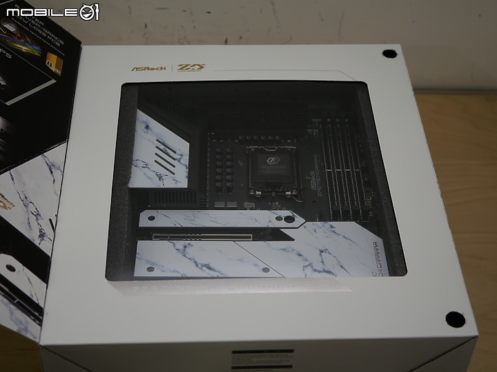 開箱 Z790 Taichi Carrara 卡拉拉大理石潑墨風