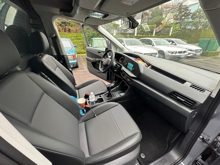 新貨車開箱 Caddy Cargo 六速手排後雙開門~爽