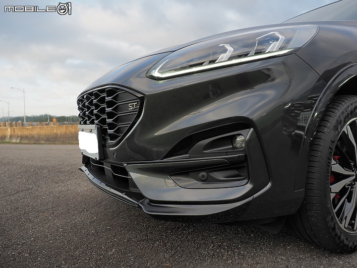 Kuga ST-Line 前下巴含定風翼改裝套件安裝分享(福大牌)／新增改裝尾翼