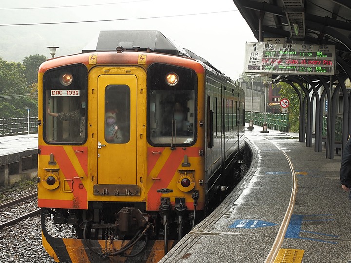 菁桐車站與老街、平溪車站與老街、平溪公園頂歷史建築群、十分車站與天燈鐵道街,及各站間DR1000型柴油客車搭乘紀錄 — 「鐵道旅行•幸福美好111」紀念章戳收集紀錄之平溪支線