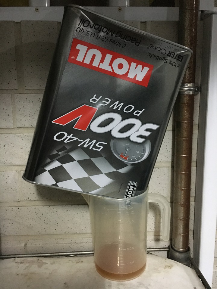 6年 Golf R 更換 Motul 300V 與 DSG 滲油回顧