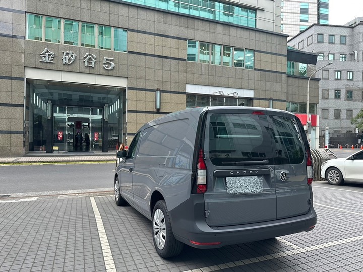 新貨車開箱 Caddy Cargo 六速手排後雙開門~爽