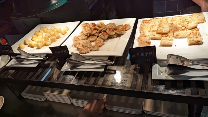 【小惡魔好玩兔U】初三走春 - 廚窗港點士林官邸店 / 雙溪公園 / 大直美麗華百樂園巧遇糖果魔法森林巨無霸氣墊遊樂場