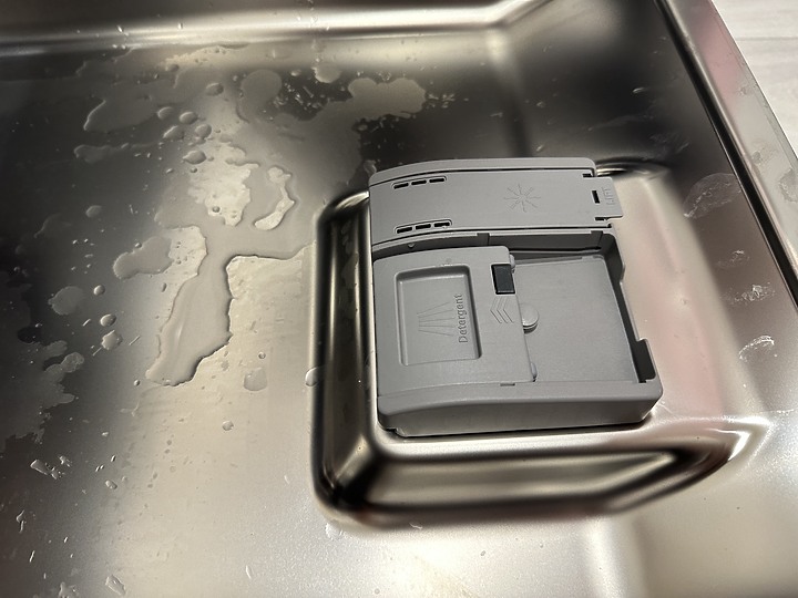 點我看大圖 LG 洗碗機 不專業開箱 - LG QuadWash™ Steam 四方洗蒸氣洗碗機 DFB335HS