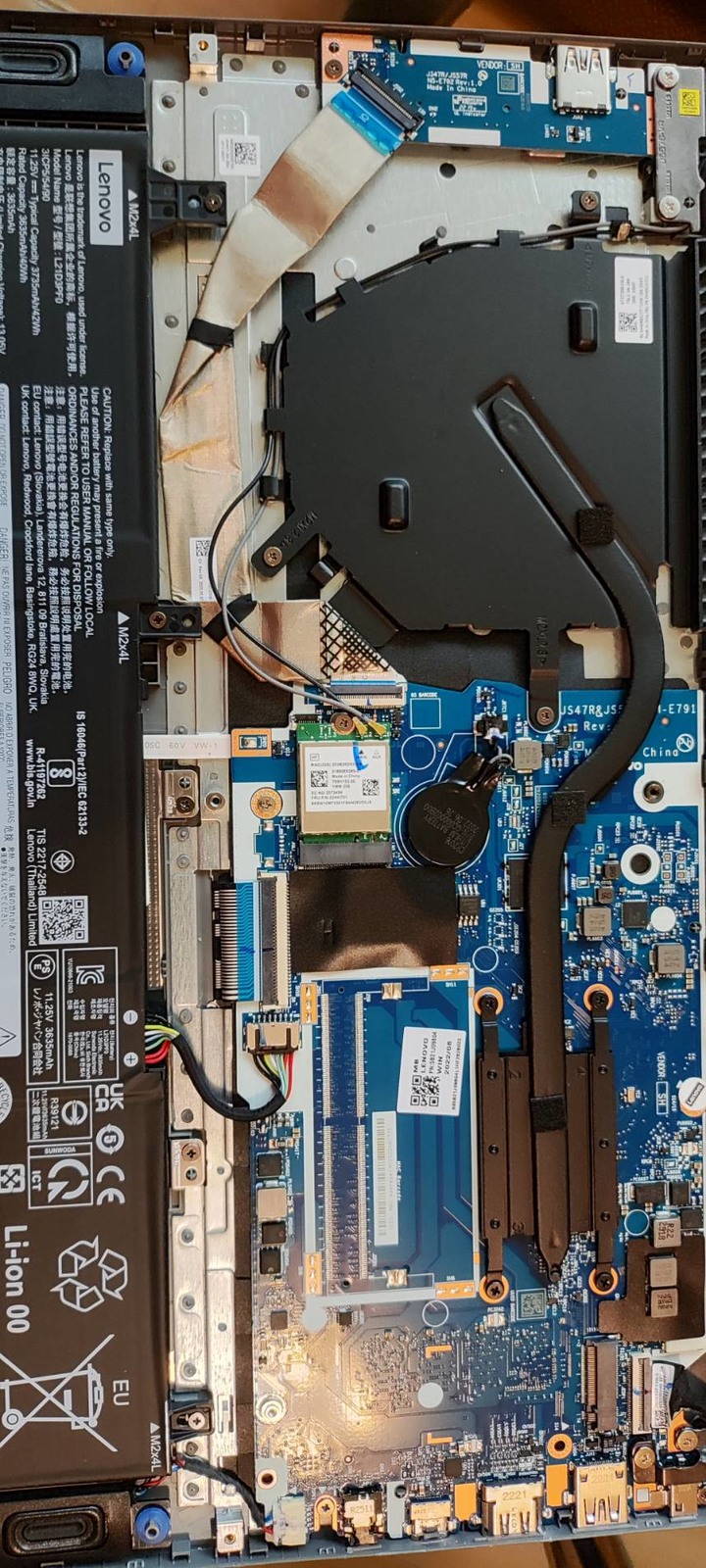 有趣的 Lenovo IdeaPad Slim 1i 雲彩灰 ( N4120) 簡單開箱（可加 M.2 SSD）