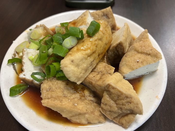 [食記] 上等牛肉麵，台灣基隆中正，藥膳香湯頭好吃牛肉麵