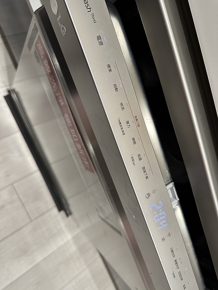 點我看大圖 LG 洗碗機 不專業開箱 - LG QuadWash™ Steam 四方洗蒸氣洗碗機 DFB335HS