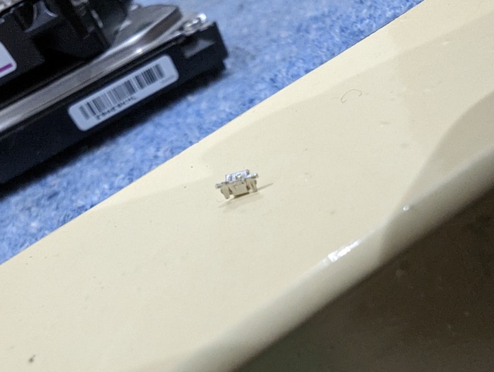 拆電腦的時候發現的脫落的小東西