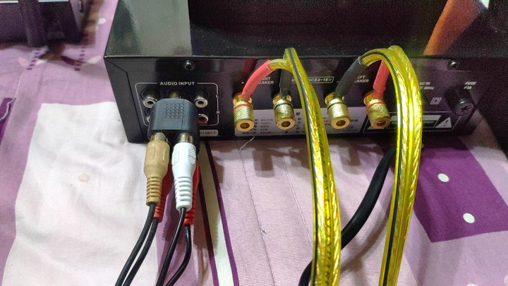 想請教各位高手電視+擴大機+無線麥克風接收器