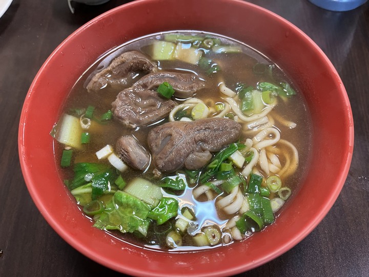 [食記] 上等牛肉麵，台灣基隆中正，藥膳香湯頭好吃牛肉麵