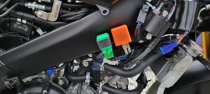 點我看大圖 開箱分享 新車 R15V4 飛樂M92 前後行車紀錄器