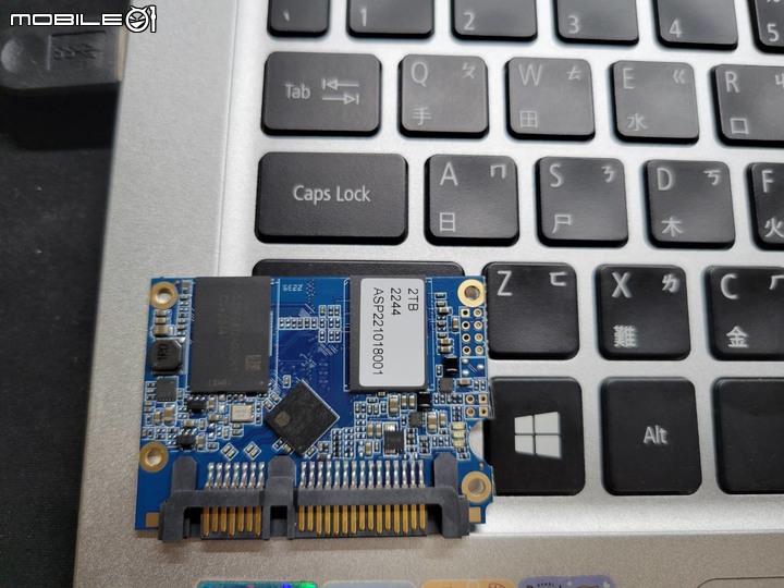 點我看大圖 博帝 P210 2TB 2.5吋 SSD 開箱