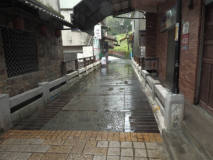 菁桐車站與老街、平溪車站與老街、平溪公園頂歷史建築群、十分車站與天燈鐵道街,及各站間DR1000型柴油客車搭乘紀錄 — 「鐵道旅行•幸福美好111」紀念章戳收集紀錄之平溪支線