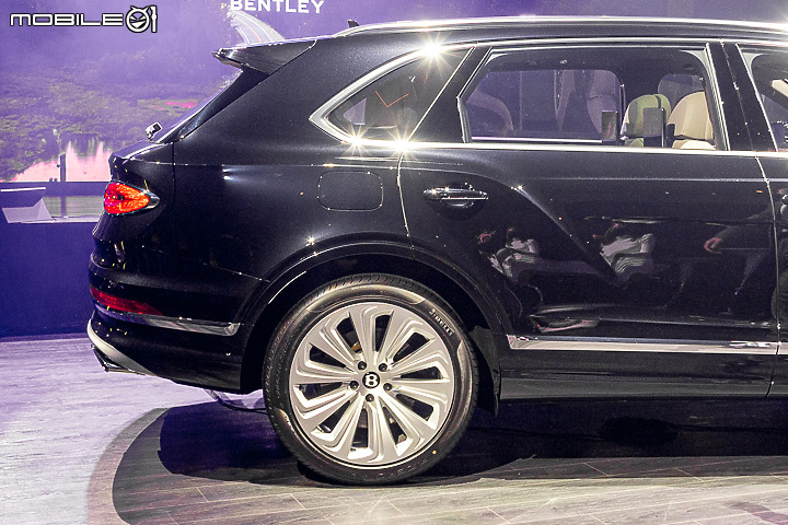 【採訪】Bentley Bentayga EWB 長軸旗艦 1380 萬元起正式登場,另提供 1550 萬元之「Azure」車型!