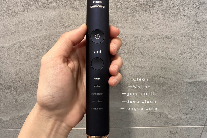 男友也可以變成 Brad Pitt 了!開箱《飛利浦 Sonicare 鑽白極淨智能鑽石音波電動牙刷》挑戰三天有感鑽白