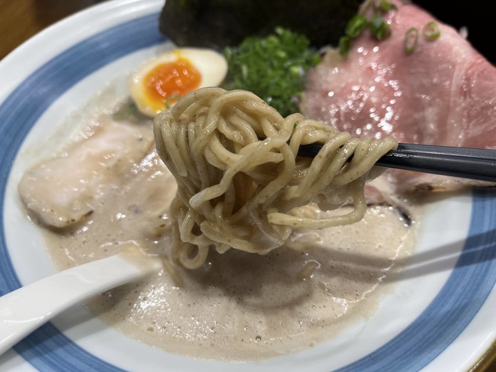 [食記] 千勝軒，台灣台中西區，香濃滑順泡系鹽味豚骨拉麵加白飯