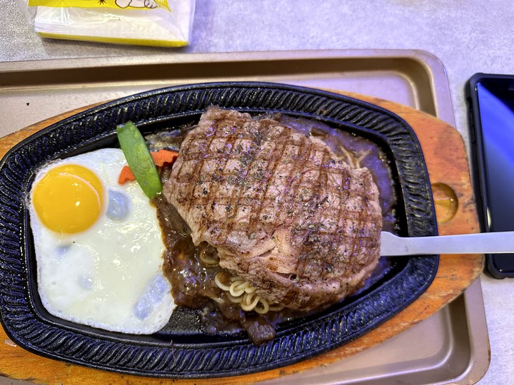 【小惡魔好玩兔U】🐰【食記】靚牛排讓你在太空享受科幻餐點@新竹竹北