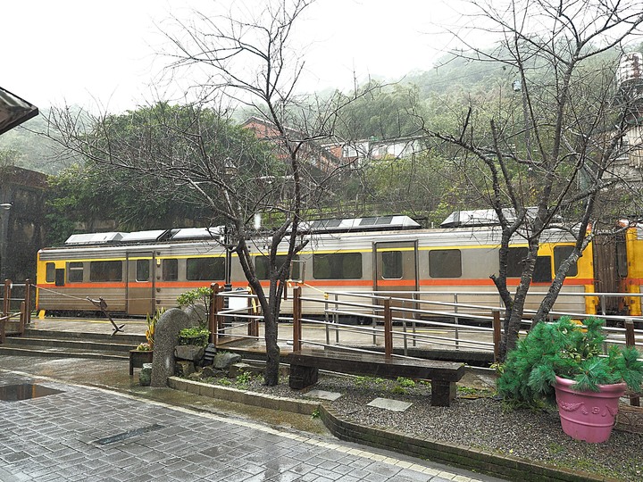 菁桐車站與老街、平溪車站與老街、平溪公園頂歷史建築群、十分車站與天燈鐵道街,及各站間DR1000型柴油客車搭乘紀錄 — 「鐵道旅行•幸福美好111」紀念章戳收集紀錄之平溪支線