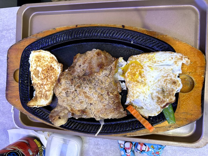 【小惡魔好玩兔U】🐰【食記】靚牛排讓你在太空享受科幻餐點@新竹竹北