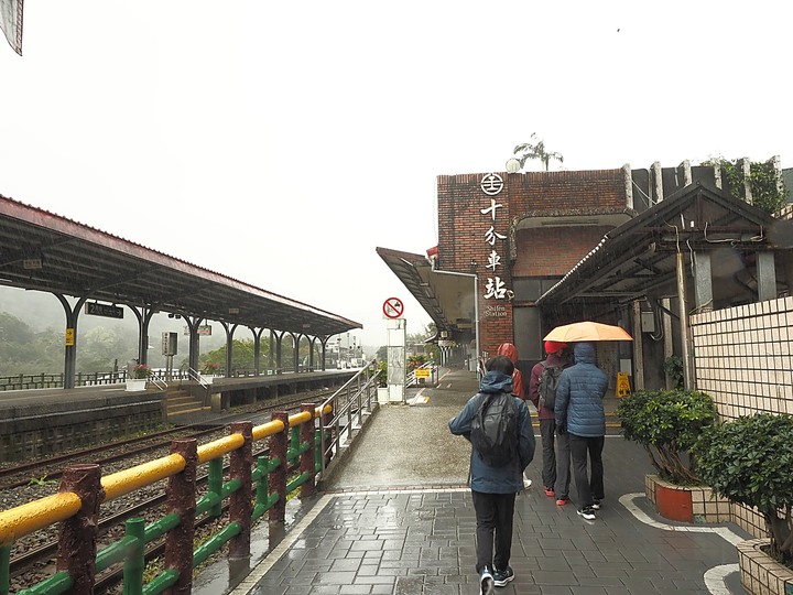 菁桐車站與老街、平溪車站與老街、平溪公園頂歷史建築群、十分車站與天燈鐵道街,及各站間DR1000型柴油客車搭乘紀錄 — 「鐵道旅行•幸福美好111」紀念章戳收集紀錄之平溪支線