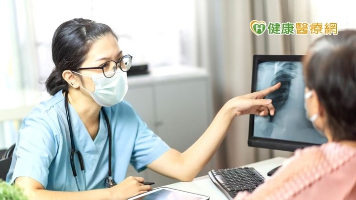 點我看大圖 定期篩檢揪肺癌術後輔助治療降低復發率