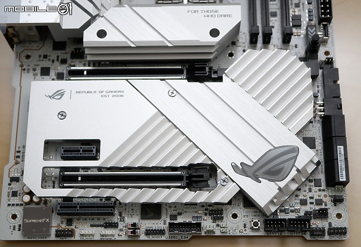 點我看大圖 白色控高階之選 ROG Maximus Z790 APEX 開箱