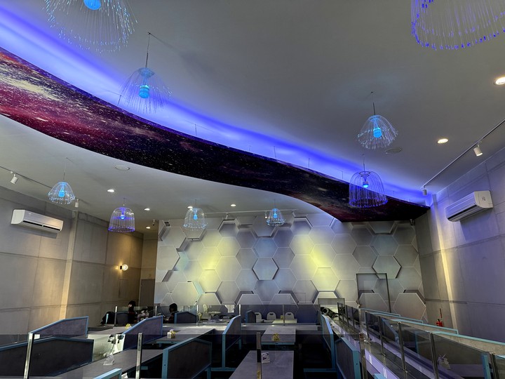 【小惡魔好玩兔U】🐰【食記】靚牛排讓你在太空享受科幻餐點@新竹竹北