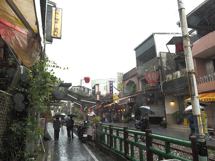 菁桐車站與老街、平溪車站與老街、平溪公園頂歷史建築群、十分車站與天燈鐵道街,及各站間DR1000型柴油客車搭乘紀錄 — 「鐵道旅行•幸福美好111」紀念章戳收集紀錄之平溪支線