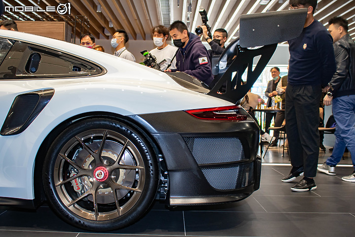 【採訪】台南保時捷中心正式開幕,展間融入Destination Porsche設計概念、911 GT2 RS Clubsport驚喜現身!