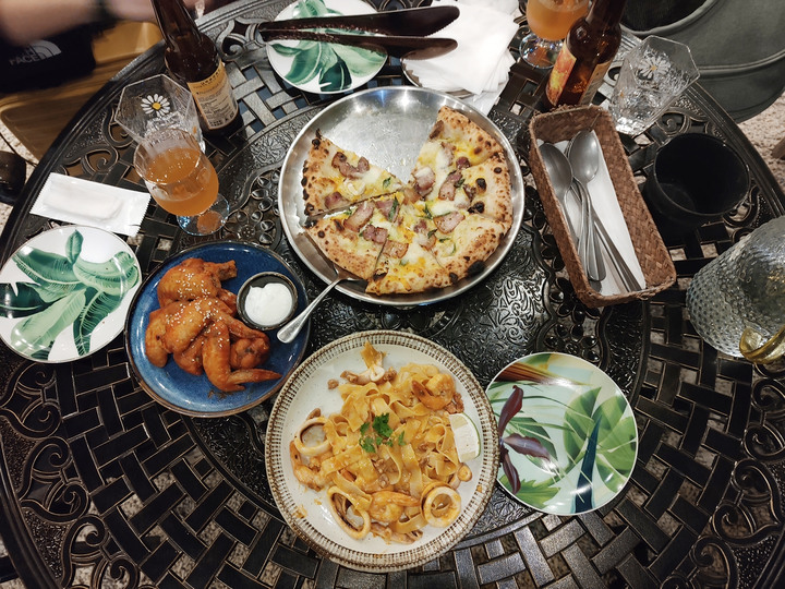 【小惡魔好玩兔U】台北信義101周邊拍照聚餐樂，寵物友善餐廳～海灘叢林 A Beach