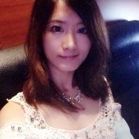 我系上的學姊 是系花喔 很美的 !!
