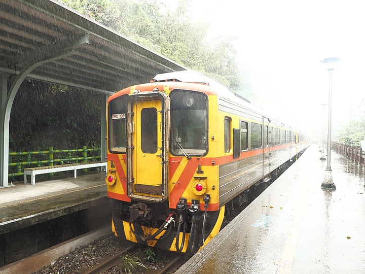 菁桐車站與老街、平溪車站與老街、平溪公園頂歷史建築群、十分車站與天燈鐵道街,及各站間DR1000型柴油客車搭乘紀錄 — 「鐵道旅行•幸福美好111」紀念章戳收集紀錄之平溪支線