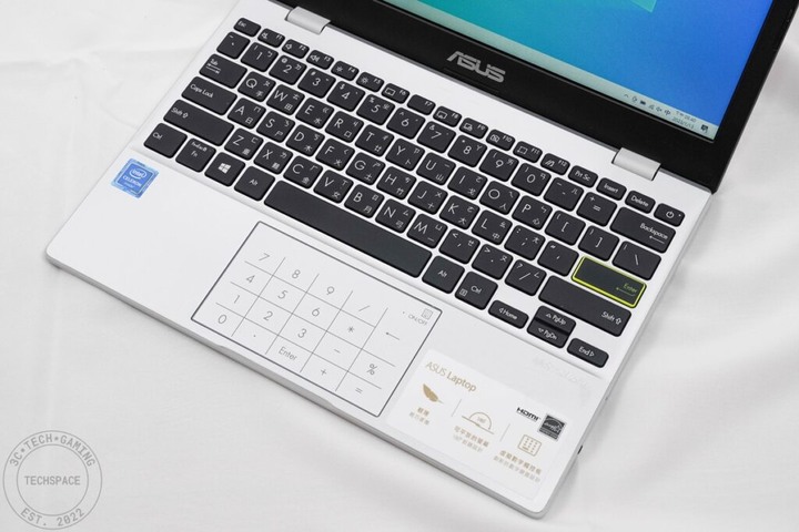 ASUS E210 「小輕新」筆電開箱評測:雙核 4GB 記憶體不到 8,000 元能做啥?