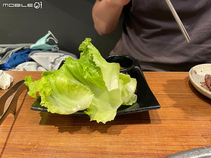 【小惡魔好玩兔U】過年一定要大魚大肉的啦~快來上村牧場吃日本和牛燒肉吧!!