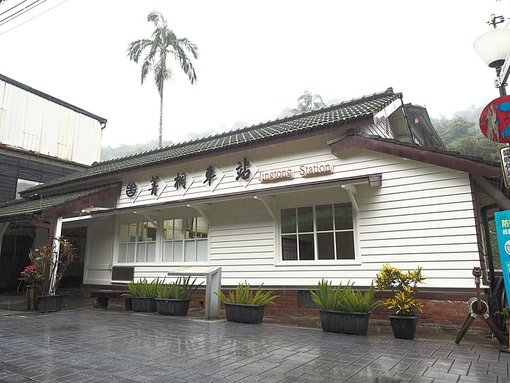菁桐車站與老街、平溪車站與老街、平溪公園頂歷史建築群、十分車站與天燈鐵道街,及各站間DR1000型柴油客車搭乘紀錄 — 「鐵道旅行•幸福美好111」紀念章戳收集紀錄之平溪支線