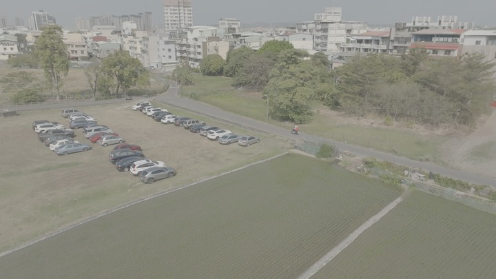 小弟想請教為何Mavic 3 Classic 為何錄影畫面都會霧霧的 ?
