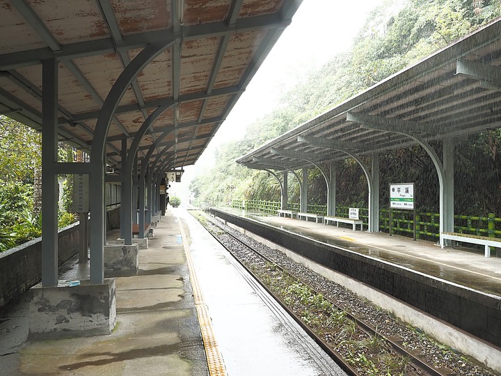 菁桐車站與老街、平溪車站與老街、平溪公園頂歷史建築群、十分車站與天燈鐵道街,及各站間DR1000型柴油客車搭乘紀錄 — 「鐵道旅行•幸福美好111」紀念章戳收集紀錄之平溪支線