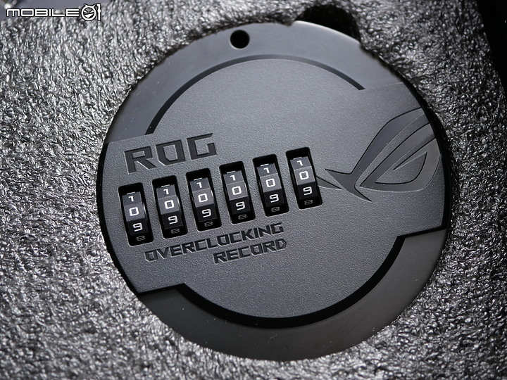 點我看大圖 白色控高階之選 ROG Maximus Z790 APEX 開箱
