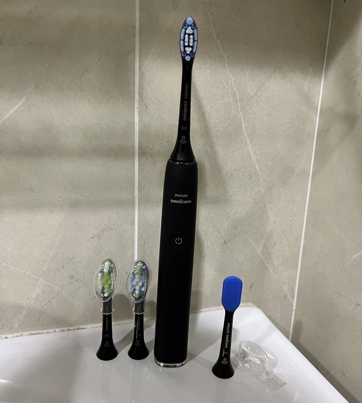 開箱《飛利浦 Sonicare鑽白極淨智能鑽石音波電動牙刷》挑戰三天有感鑽白:終於加入電動牙刷行列!