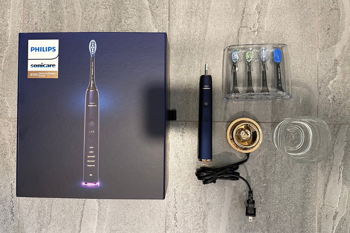 男友也可以變成 Brad Pitt 了!開箱《飛利浦 Sonicare 鑽白極淨智能鑽石音波電動牙刷》挑戰三天有感鑽白
