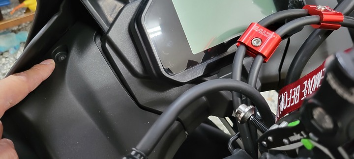 點我看大圖 開箱分享 新車 R15V4 飛樂M92 前後行車紀錄器