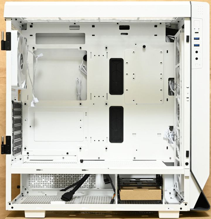 thermaltake勁透Ceres 500 TG ARGB機殼開箱
