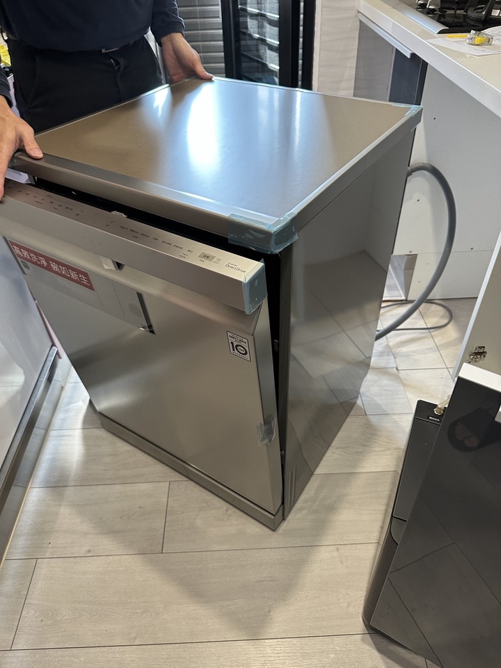 LG 洗碗機 不專業開箱 - LG QuadWash™ Steam 四方洗蒸氣洗碗機 DFB335HS