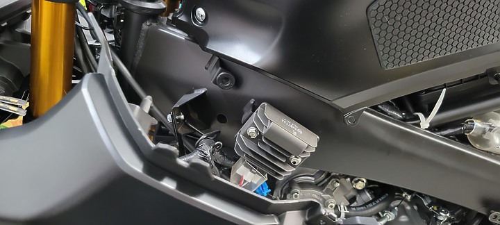 點我看大圖 開箱分享 新車 R15V4 飛樂M92 前後行車紀錄器