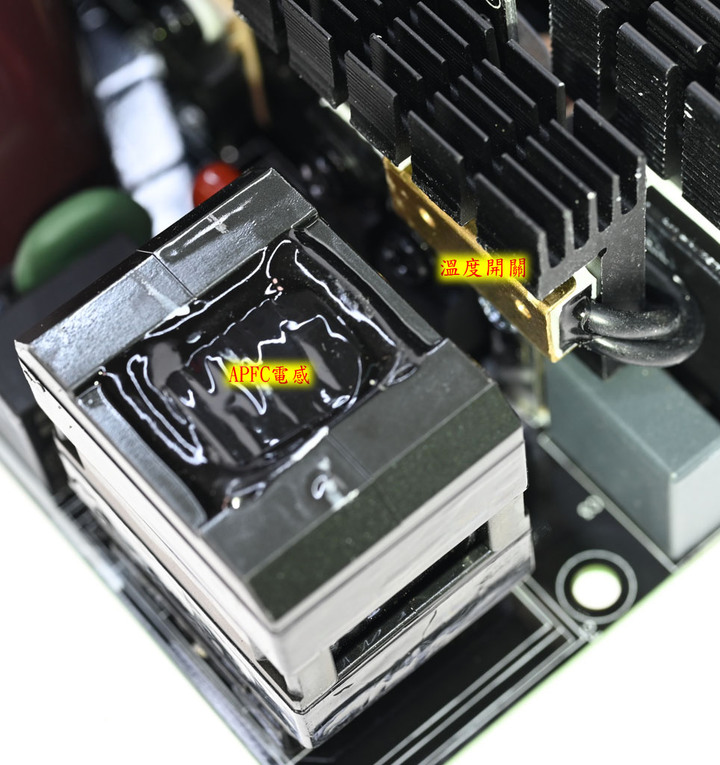點我看大圖 MONTECH泰坦TITAN GOLD 850W金牌全模組化電源開箱