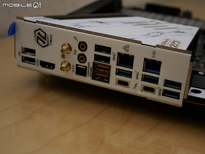開箱 Z790 Taichi Carrara 卡拉拉大理石潑墨風